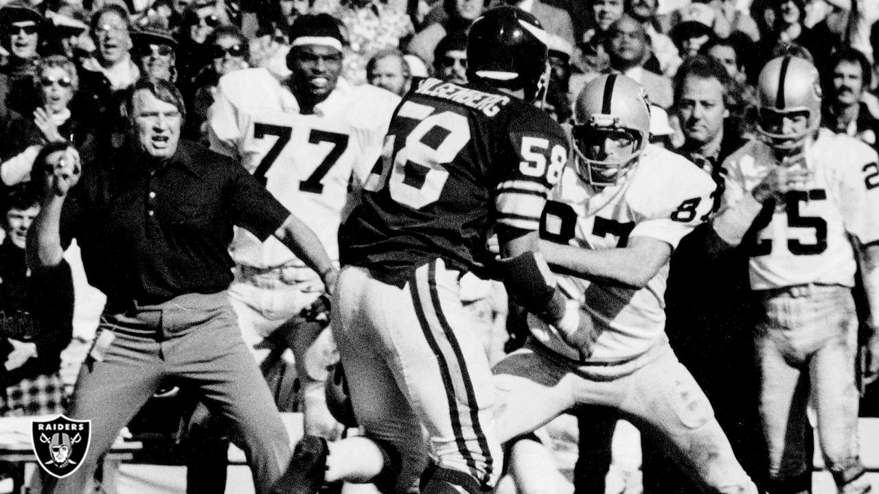 Super Bowl XI, Oakland Raiders Art Shell in action vs Minnesota News  Photo - Getty Images