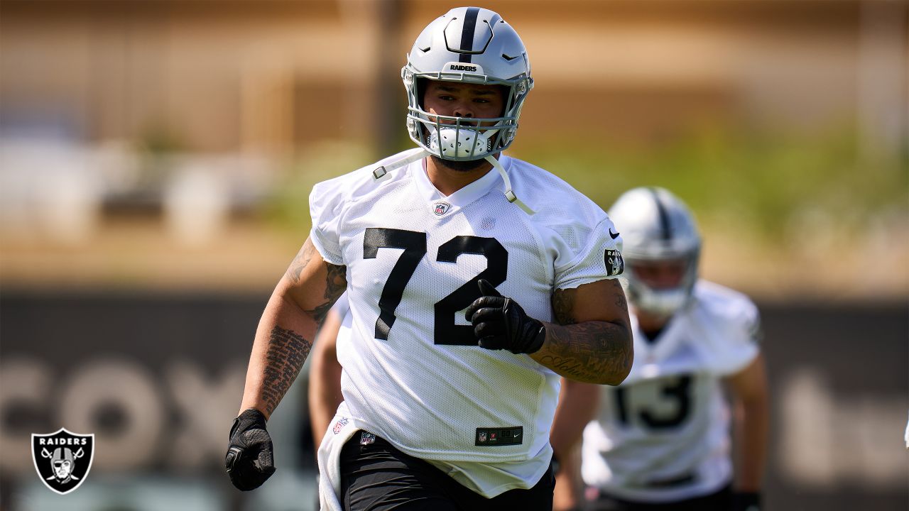 Kolton Miller, Jermaine Eluemunor keep Raiders' offensive line afloat -  Silver And Black Pride