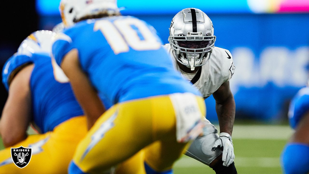 Las Vegas Raiders linebacker Denzel Perryman (52) in coverage during an NFL  football game against the New York Giants, Sunday, Nov. 7, 2021, in East  Rutherford. N.J. The New York Giants defeated