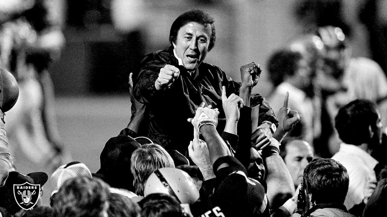 Social media reacts to Tom Flores, Charles Woodson Hall of Fame selections