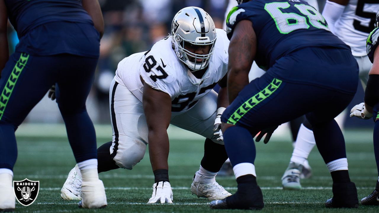 Las Vegas Raiders on X: We have signed unrestricted free agent OL Jermaine  Eluemunor.  / X