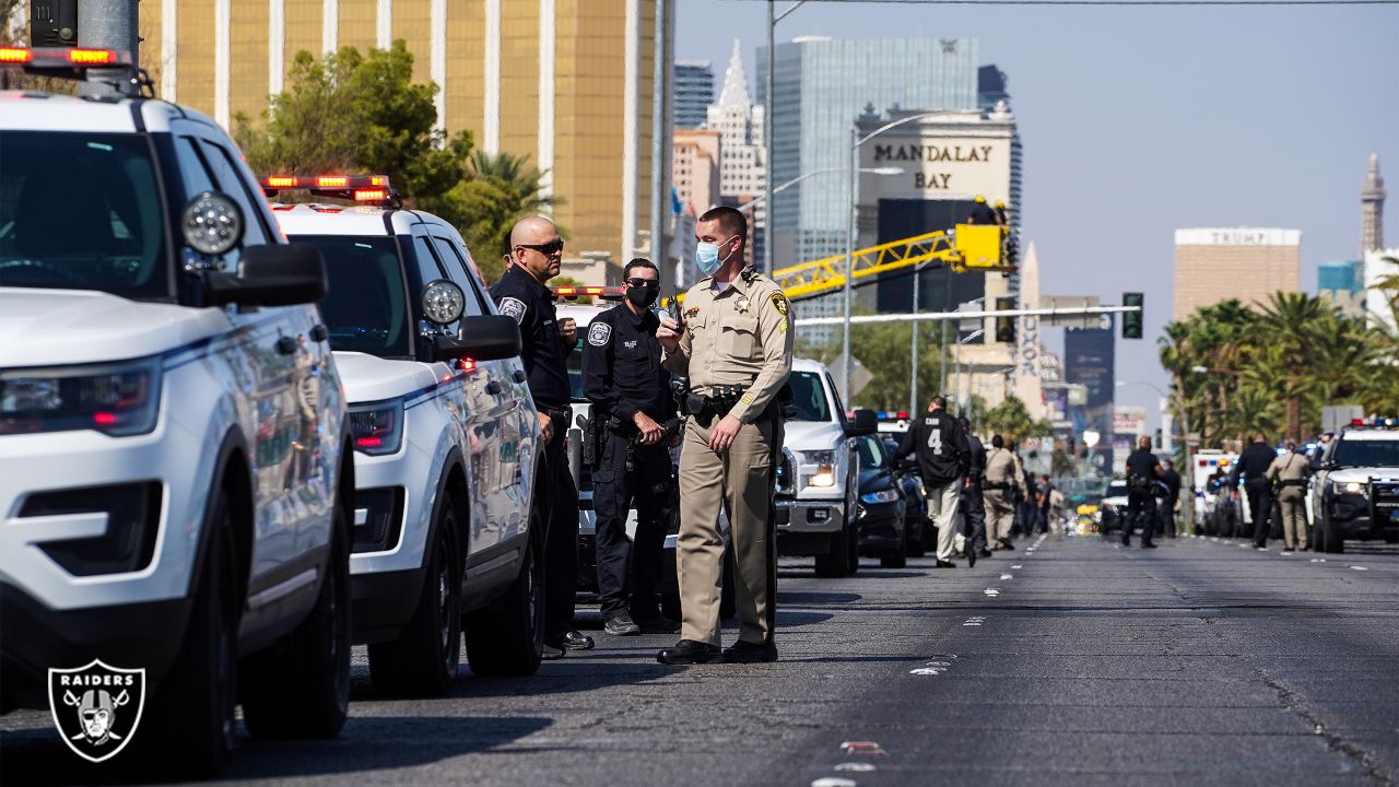 Watch: Jets got police escort onto field Saturday