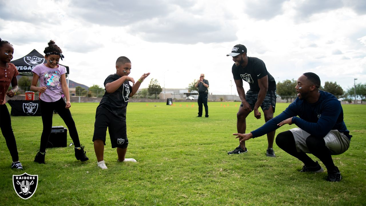 Las Vegas Raiders players lead elementary school students at