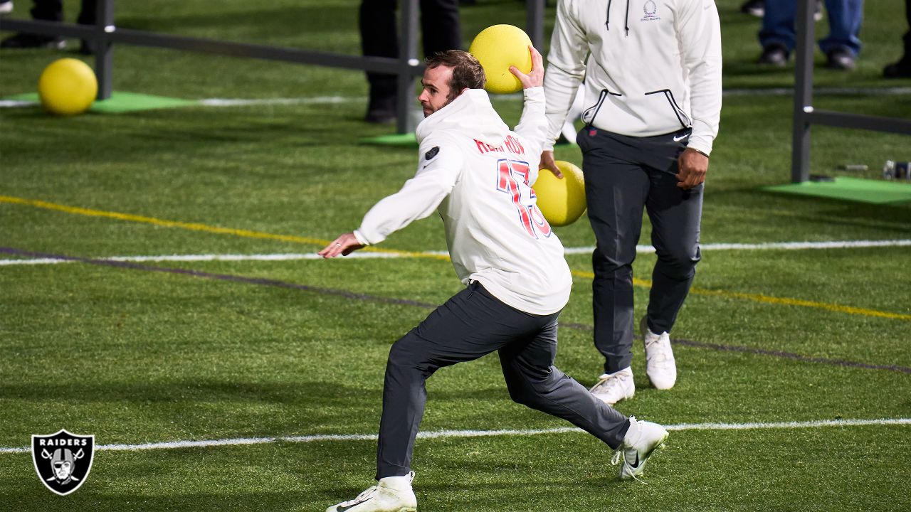 Hunter Renfrow shows off arm at NFL Pro Bowl Skills Challenge