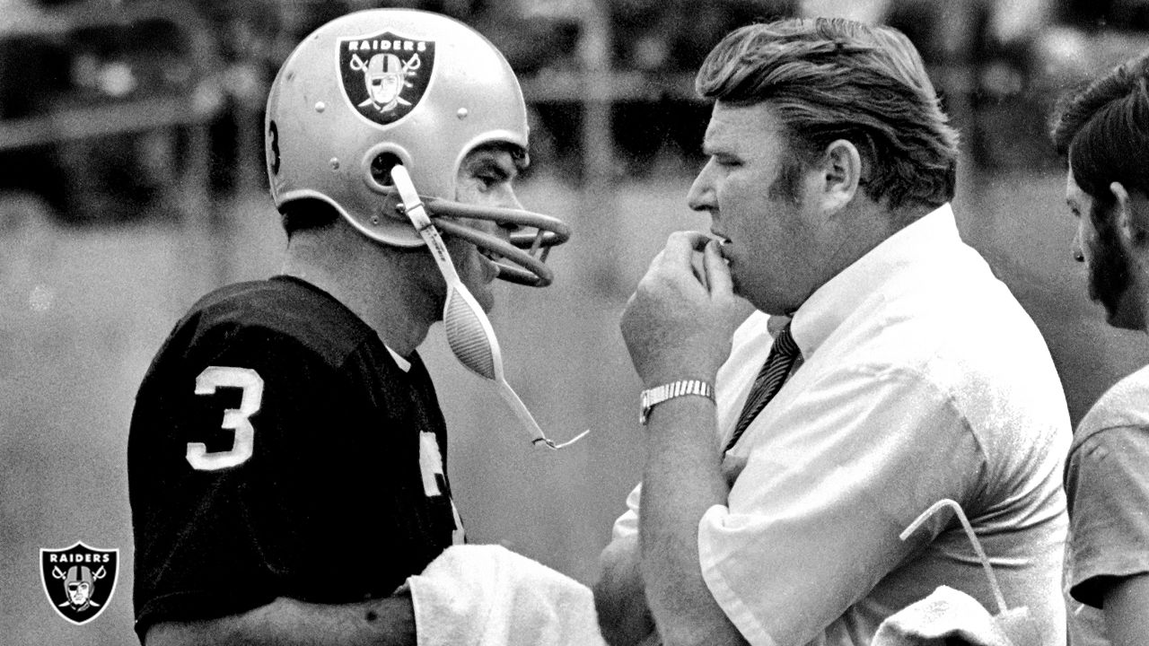 Oakland Raiders quarterback Daryle Lamonica is pictured after the Super  Bowl in Miami, Fla., Jan. 14, 1968. The Raiders lost to the Green Bay  Packers, 33-14 (AP Photo Stock Photo - Alamy