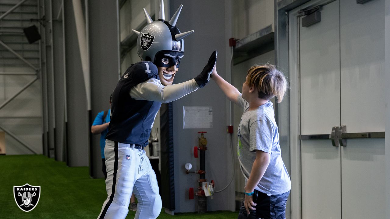 Photos: Raiders and Fanatics host Global Impact Day