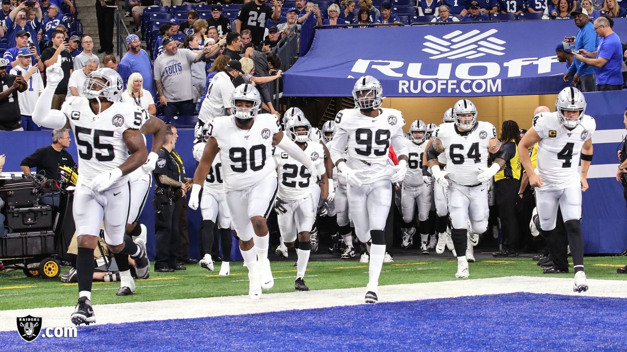 Oakland Raiders offensive guard Jordan Devey (65), center Richie Incognito  (64), and offensive …