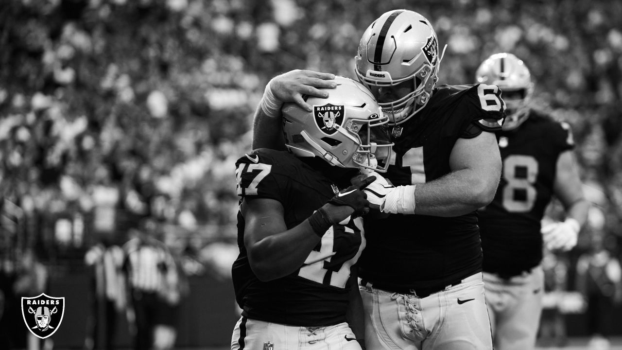 NFL world rejoices at unusual pairing during Raiders-Rams game