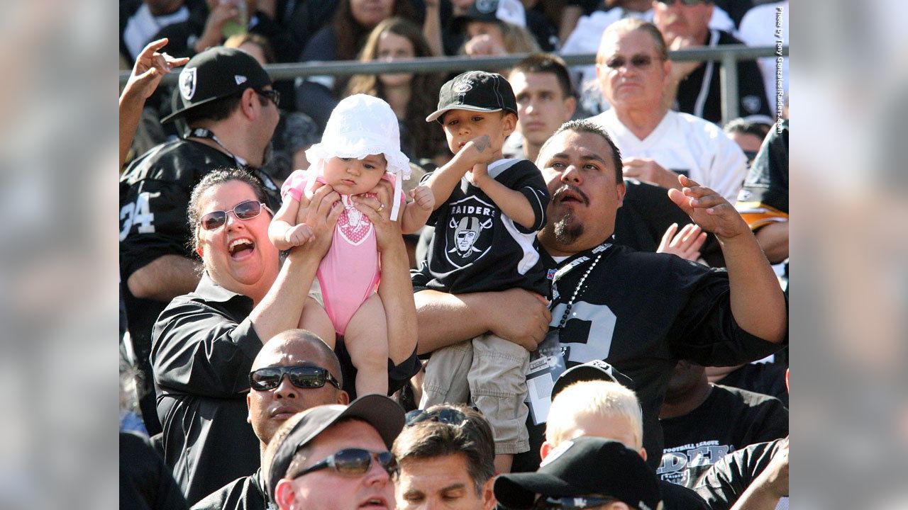 raiders vs steelers fans fight｜TikTok Search