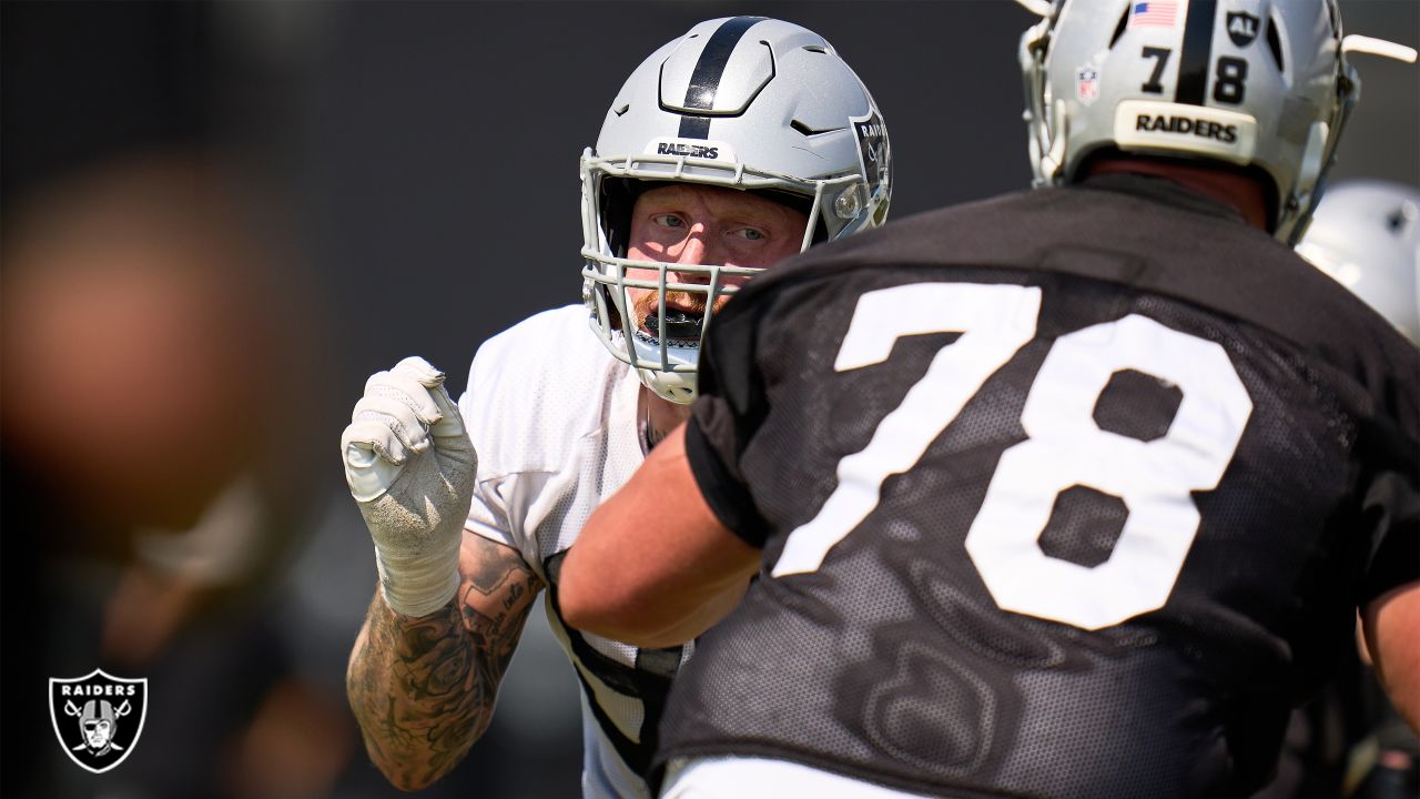 Raiders defensive end Maxx Crosby (98) poses during the second half of an  NFL football game aga …