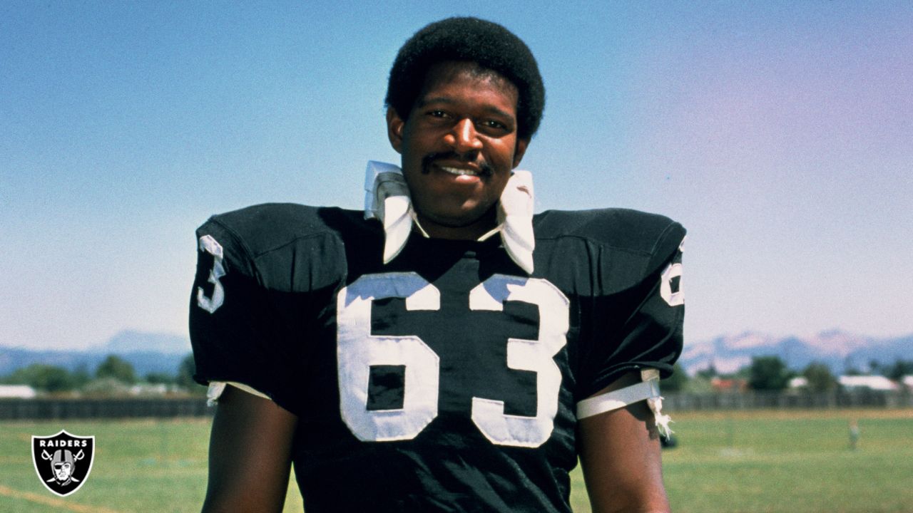 The Pick Is In: Gene Upshaw drafted No. 17 in 1968 NFL Draft