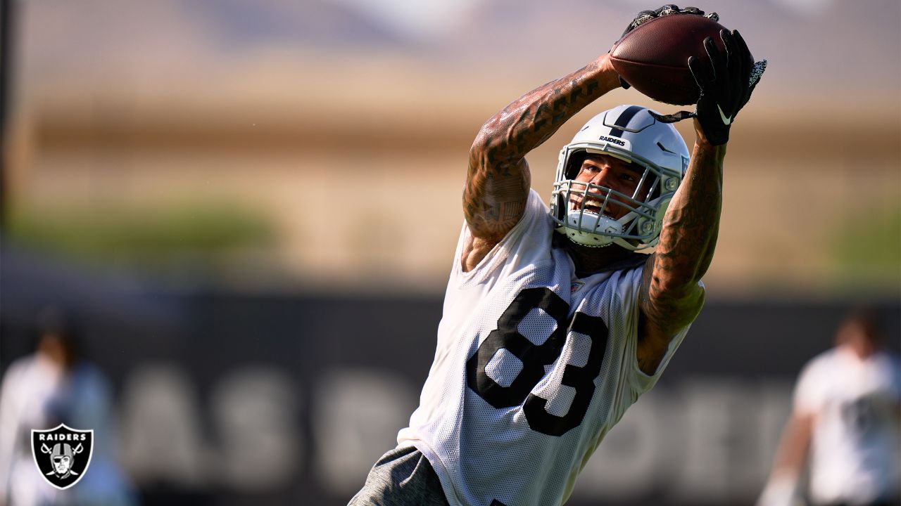 Tight end (83) Darren Waller of the Las Vegas Raiders warms up