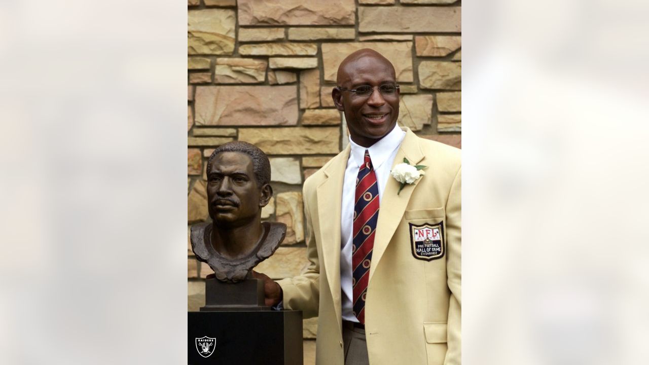 On This Date in Raiders History: Eric Dickerson inducted into the Hall of  Fame