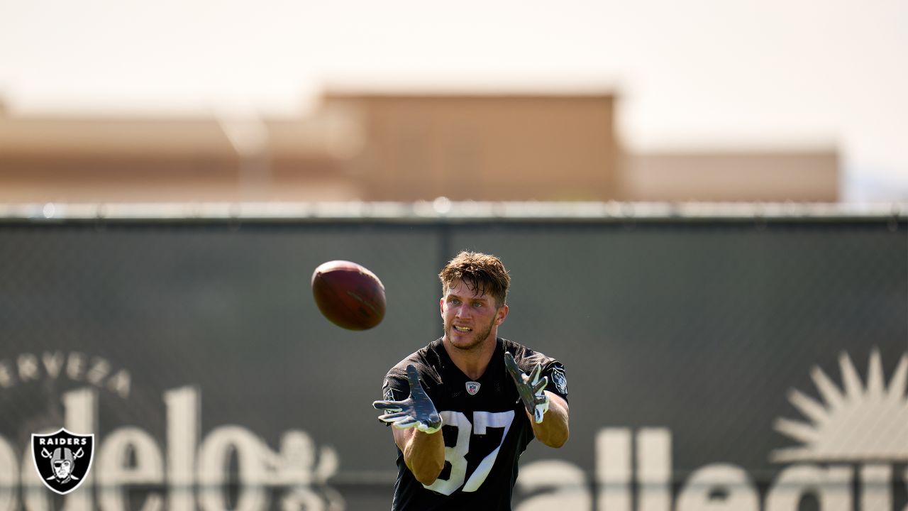 Raiders tight end Foster Moreau (87) gestures to a reporter during a news  conference after an N …