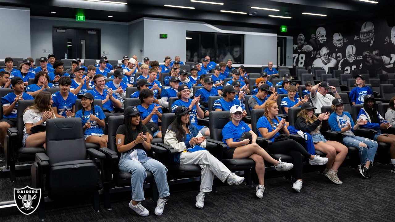 Raiders' cheerleaders sign HQ deal near team's facility