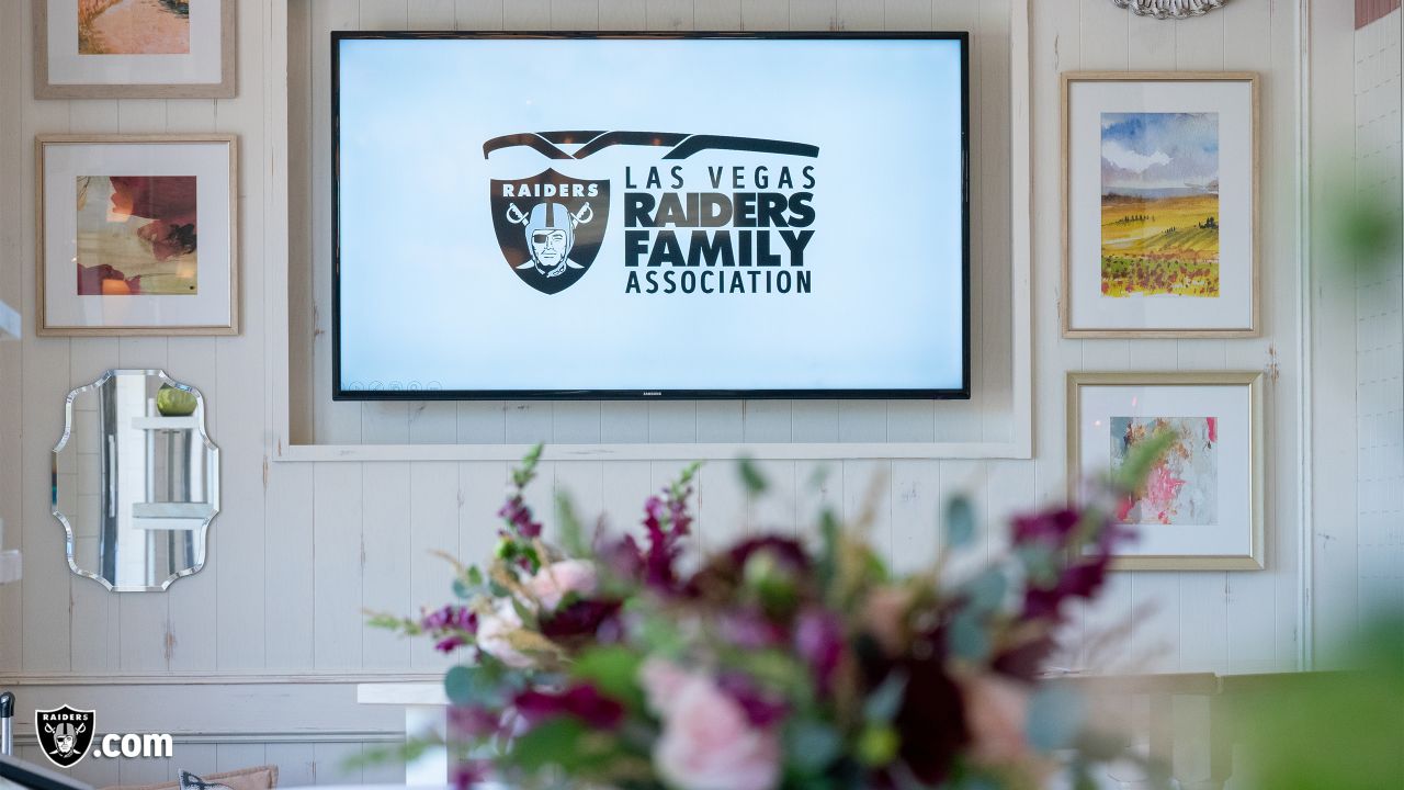 Las Vegas Raiders Football, Friends, & Family Wood Sign - Dynasty Sports &  Framing