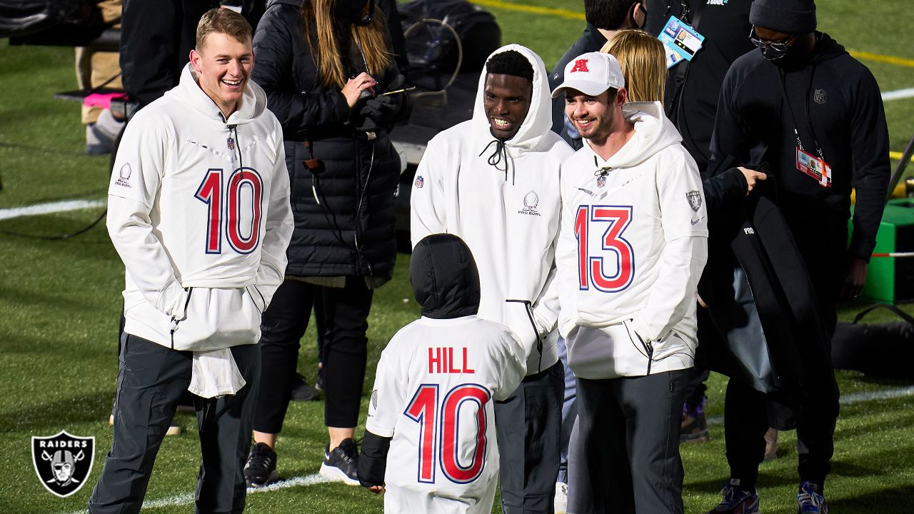 Hunter Renfrow shows off arm at NFL Pro Bowl Skills Challenge