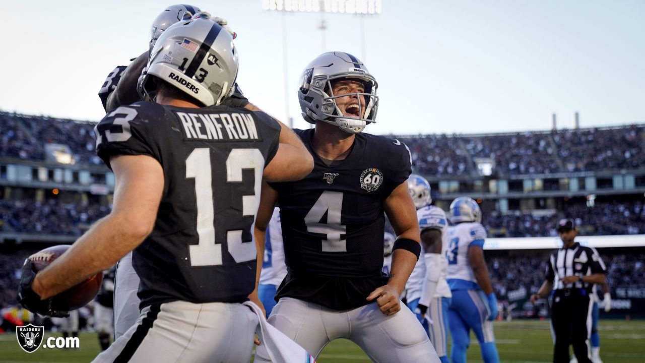 Derek Carr posts footage of desert workouts with his receivers