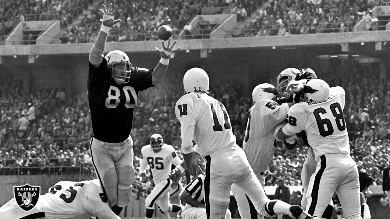 Through The Years: Raiders vs. Eagles