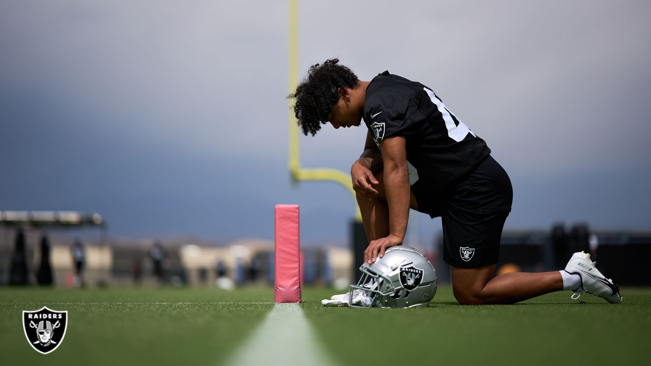 Vaccine mandate pushes some Raiders diehards over the goal line