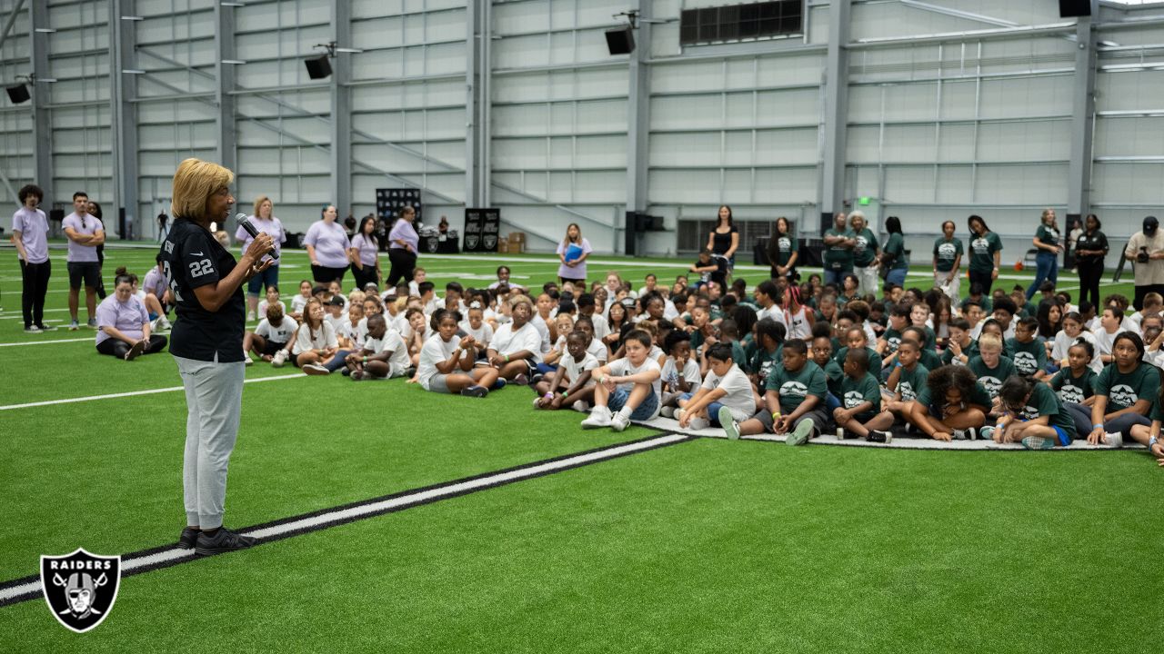 Las Vegas Raiders introduce local students to field of sports