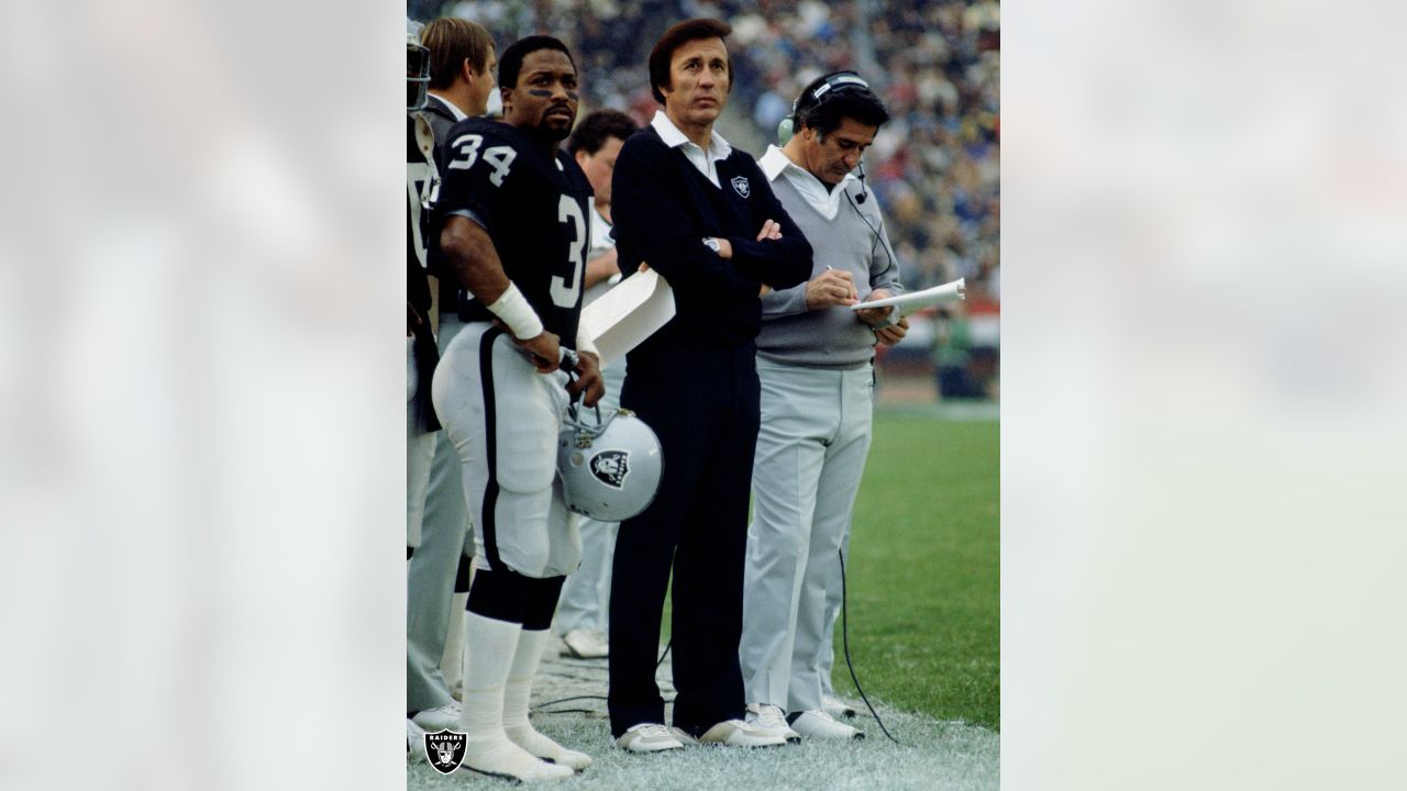 Tom Flores Signed Raiders Coach 8×10 Photo – Schwartz Sports