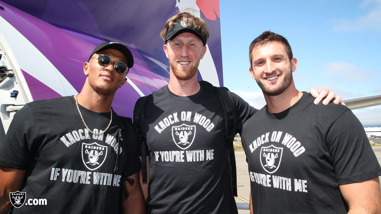 Oakland Raiders offensive guard Jordan Devey (65), center Richie Incognito  (64), and offensive …