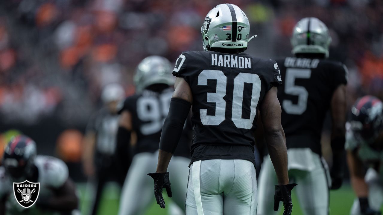 Las Vegas Raiders safety Duron Harmon (30) runs during an NFL