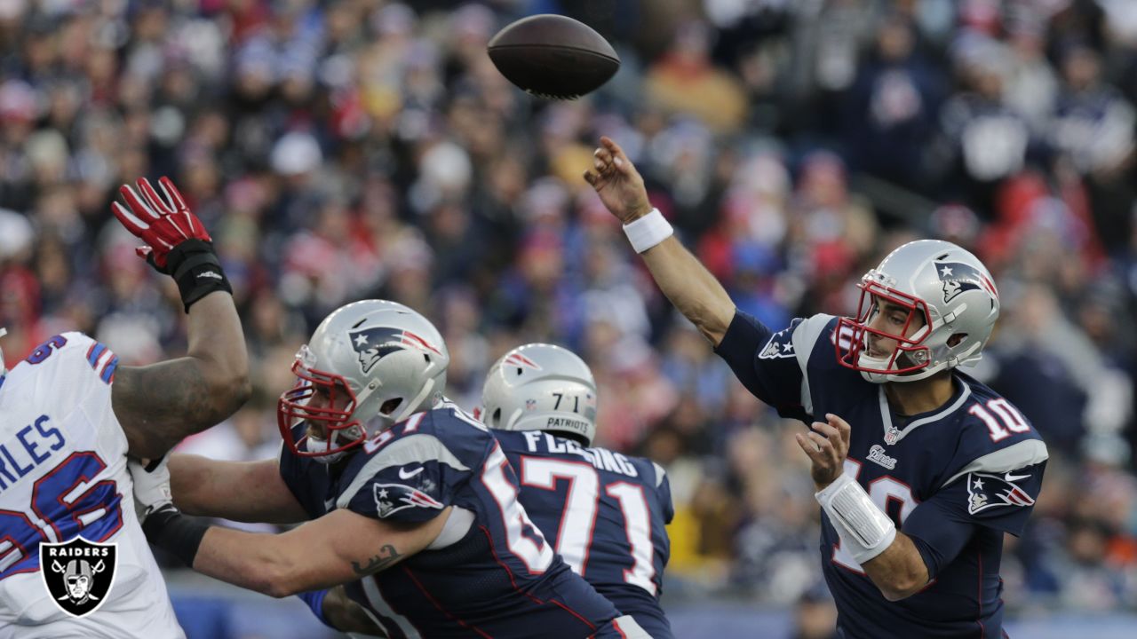 Las Vegas Raiders officially announce signing of quarterback Jimmy Garoppolo