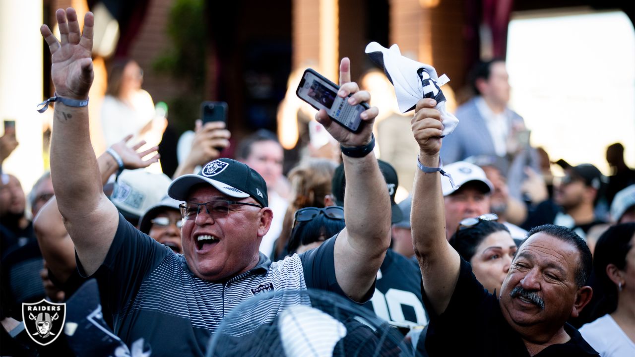 NFL Draft: Fans celebrate day 1 on Las Vegas Strip