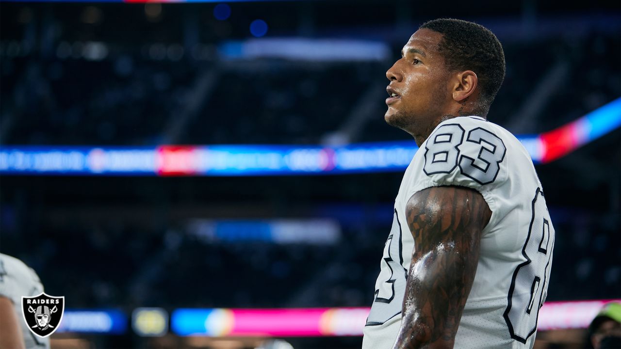 Tight end (83) Darren Waller of the Las Vegas Raiders warms up