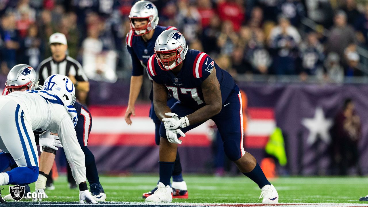 Oakland Raiders sign tackle Trent Brown