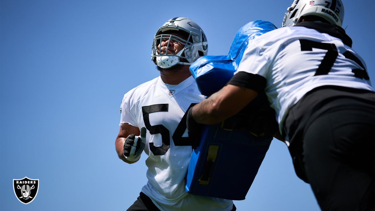 Kolton Miller, Jermaine Eluemunor keep Raiders' offensive line afloat -  Silver And Black Pride