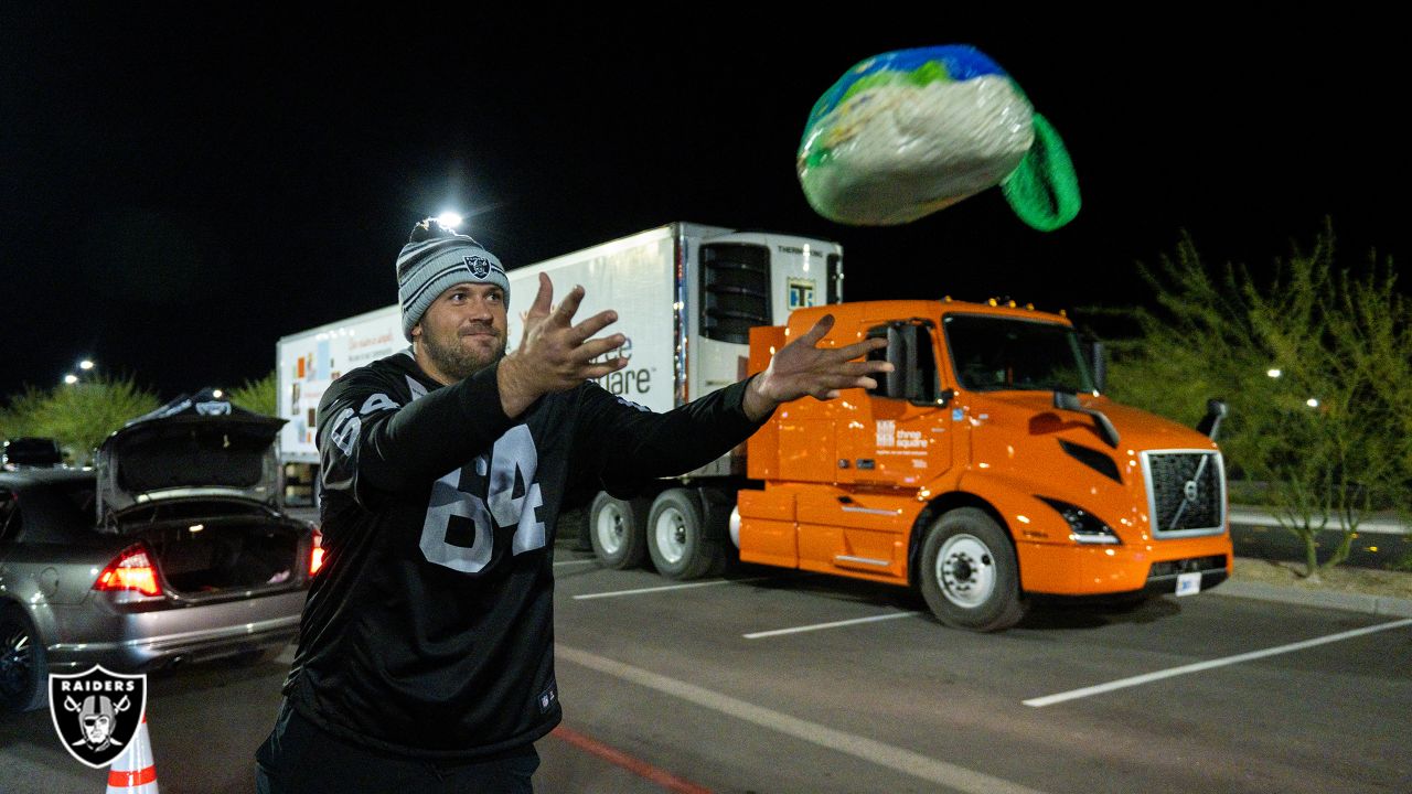 Raiders tackle hunger by dishing out Thanksgiving meals