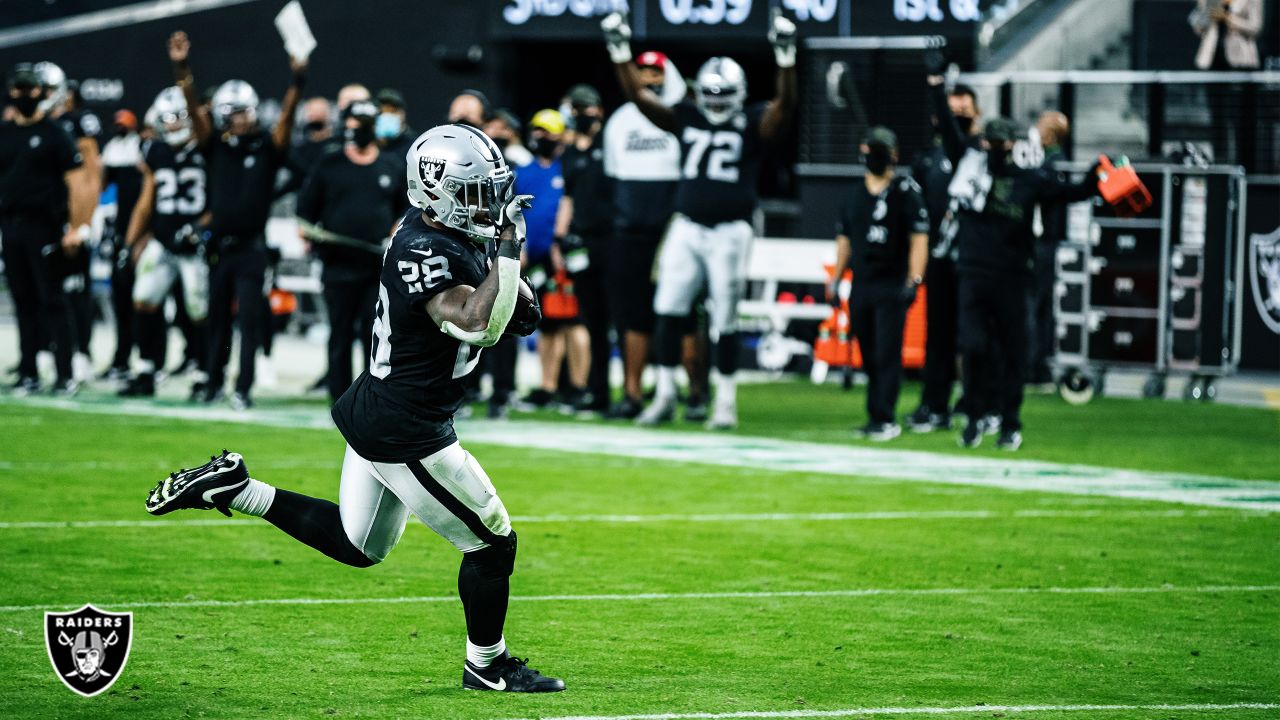 Running back Josh Jacobs of the Las Vegas Raiders wears Grinch-themed  News Photo - Getty Images