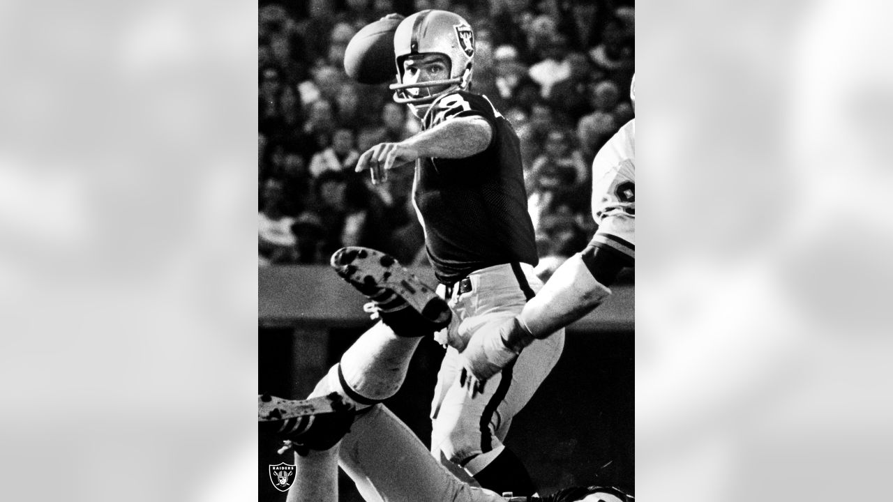 Oakland Raiders quarterback Daryle Lamonica is pictured after the Super  Bowl in Miami, Fla., Jan. 14, 1968. The Raiders lost to the Green Bay  Packers, 33-14 (AP Photo Stock Photo - Alamy