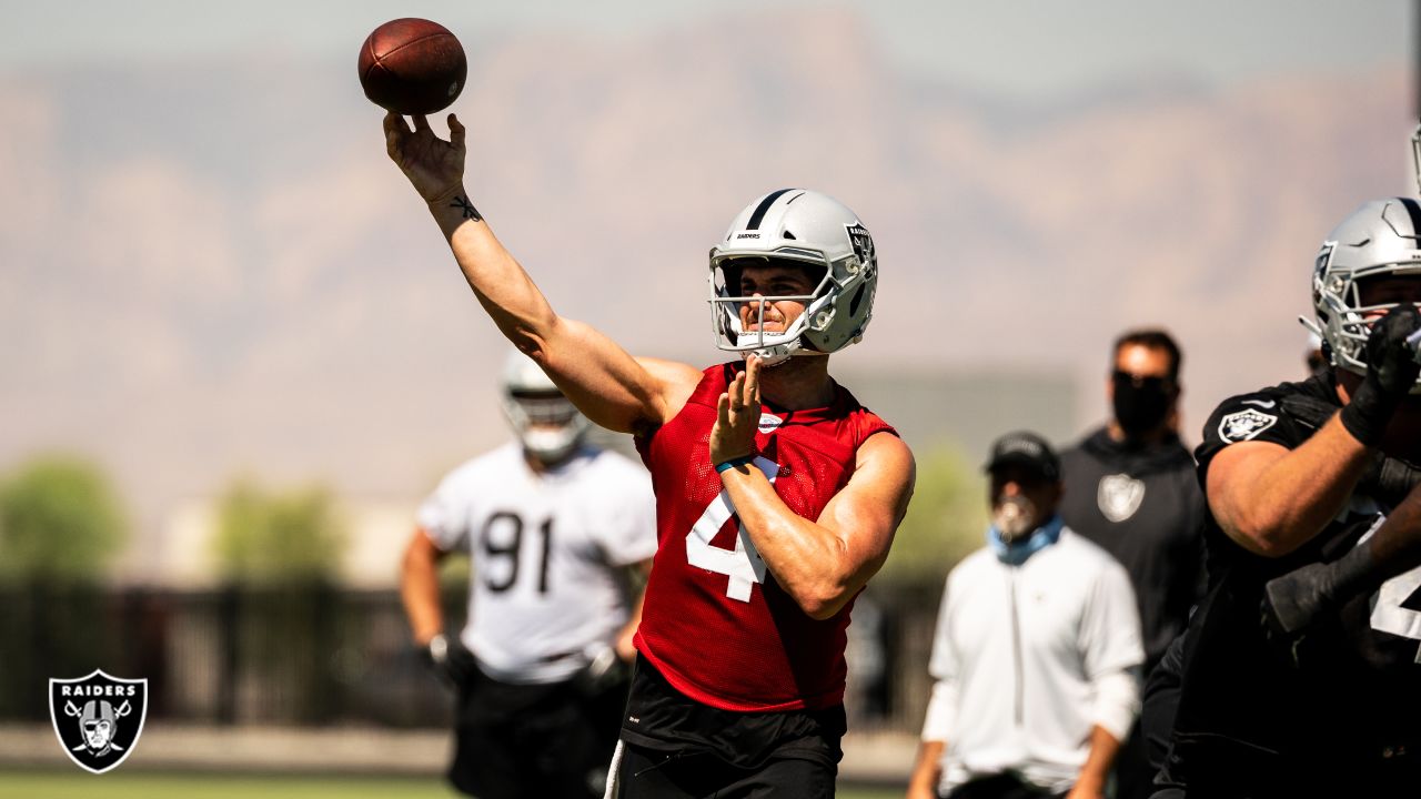 Top Shots: The 30 best photos of QB Derek Carr's 2020 season