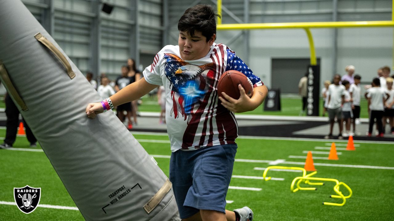 Las Vegas Raiders introduce local students to field of sports