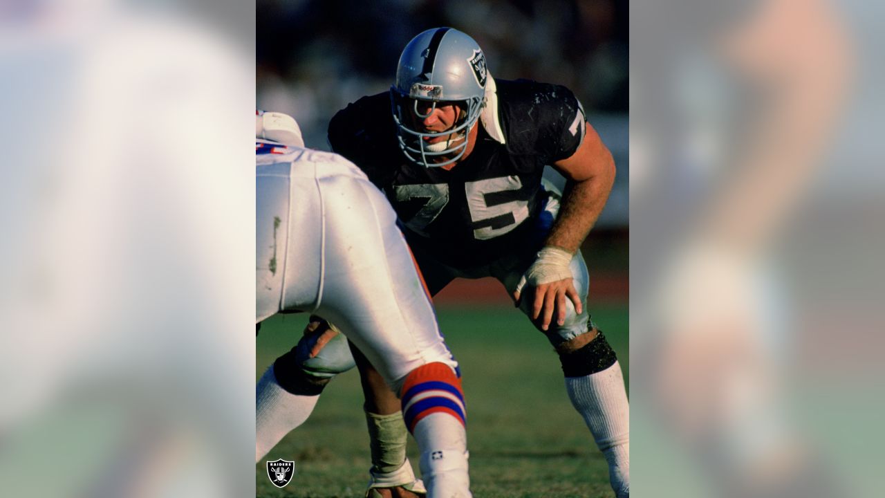 Did Howie Long have 'metal pebbles' sewn into 1981 Raiders jersey? 