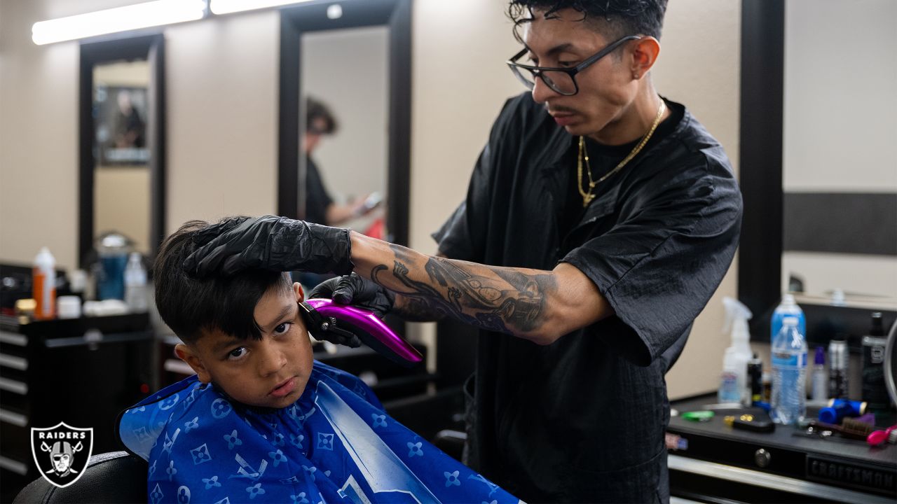 Artistic barber helps Broncos fans show their support in their haircuts