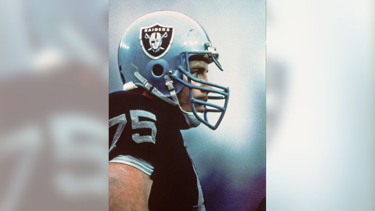 Las Vegas Raiders - Happy birthday, Howie Long 