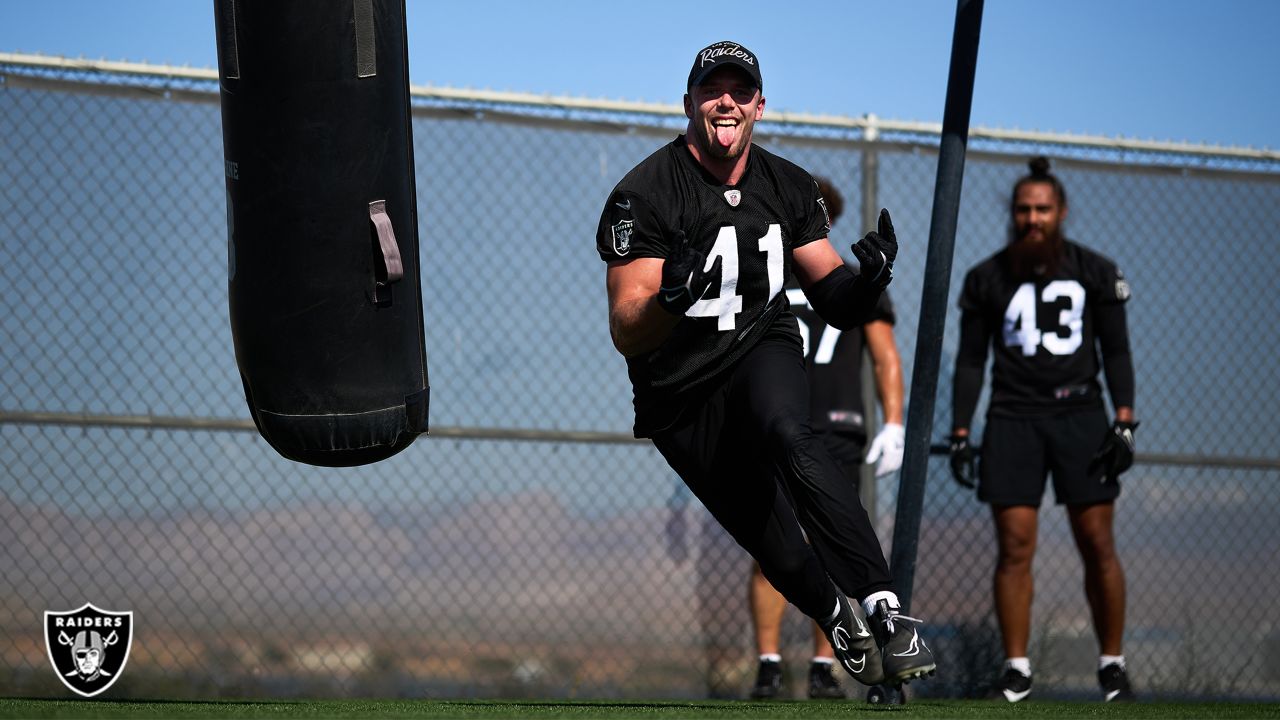 Las Vegas Raiders cornerback Bryce Cosby warms up at the NFL football  team's practice facility Tuesday, June 7, 2022, in Henderson, Nev. (AP  Photo/John Locher Stock Photo - Alamy