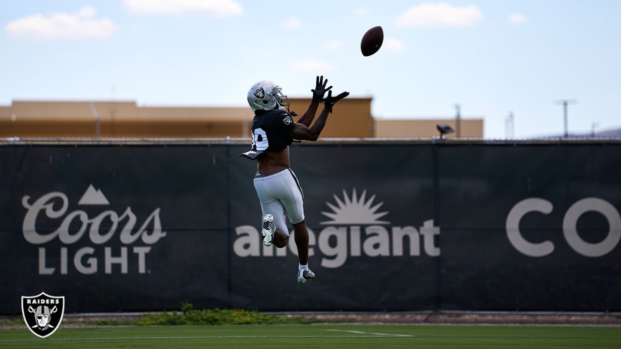 Raiders cornerback Nate Hobbs takes a photo with fans before the News  Photo - Getty Images