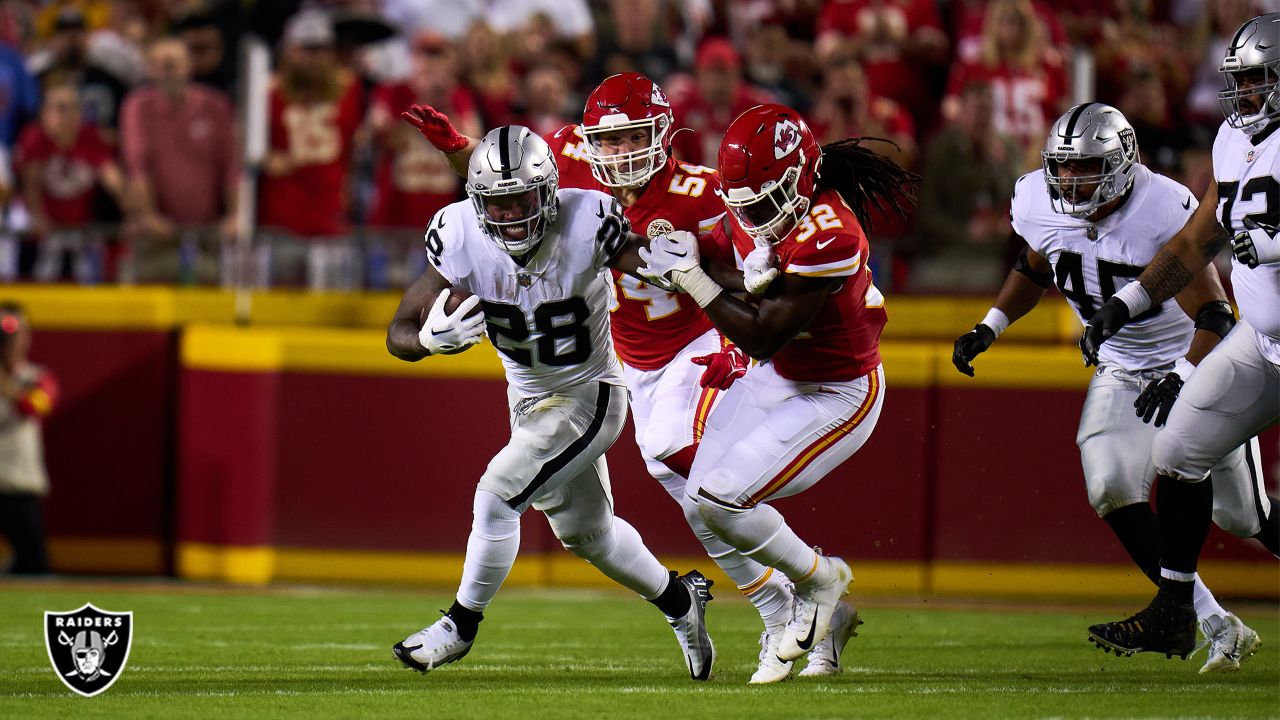 Raiders' Josh Jacobs wins FedEx NFL Player of the Year award