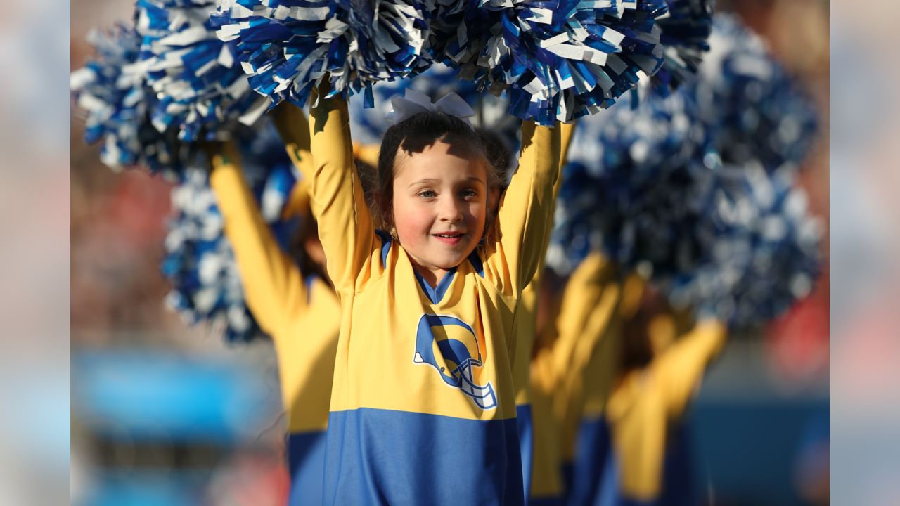 Rams Junior Cheerleaders halftime performance