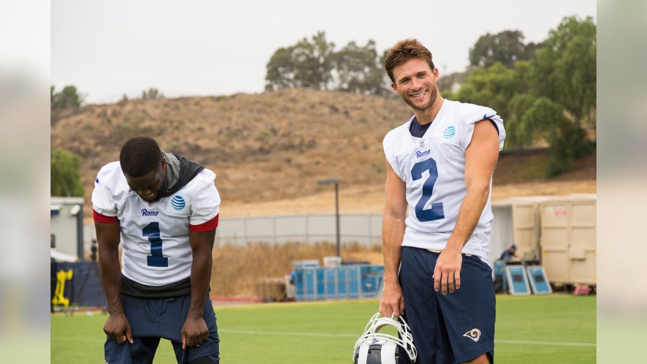 Kevin Hart struggles to keep up with the Rams players at practice