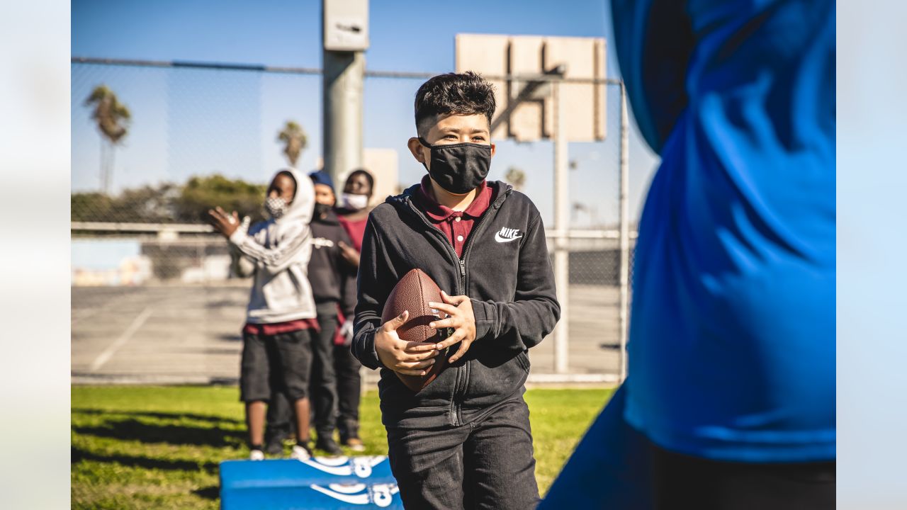 Rams launch flag football league for Los Angeles Unified students