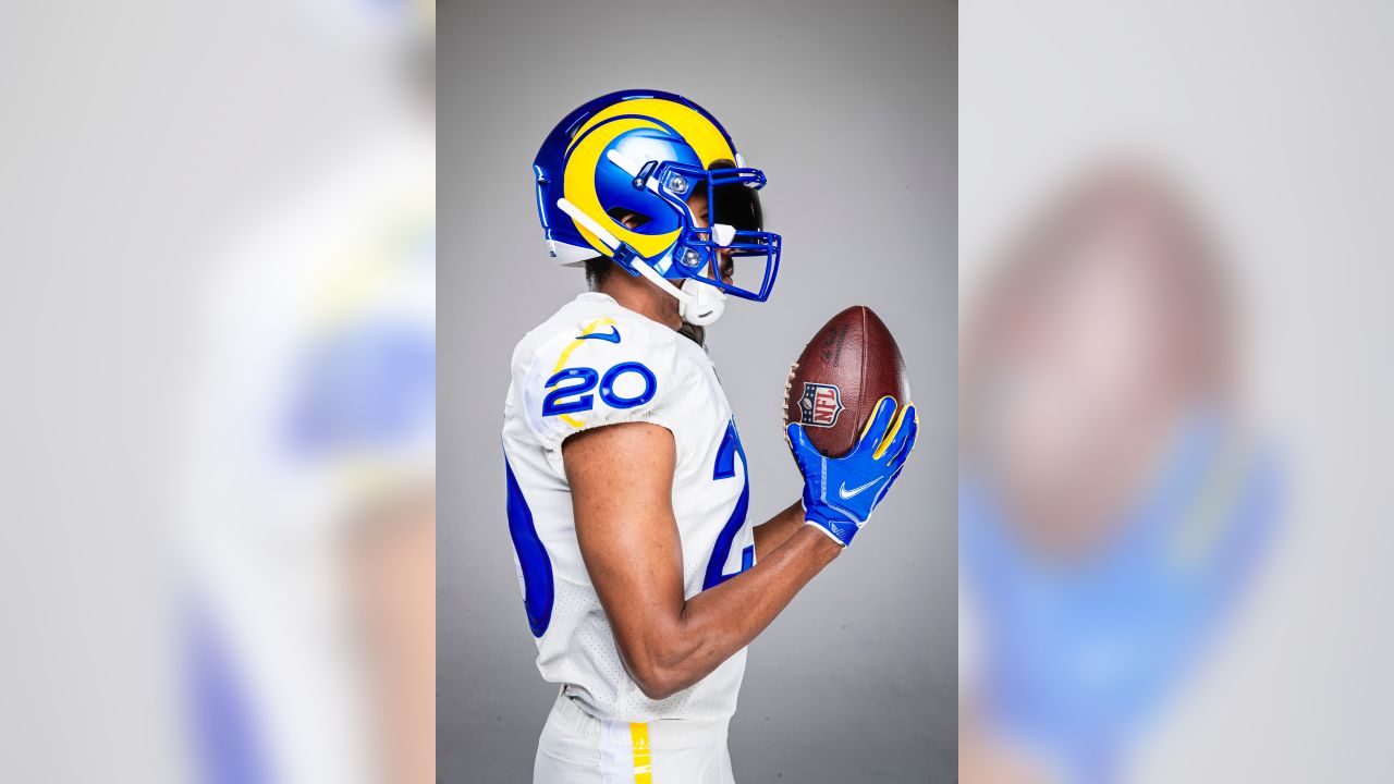 Helmet Stalker on X: The LA Rams have unveiled their new uniforms. The  helmet has been completely revamped with a new shell color, facemask and  decals. The Rams' new helmet is metallic