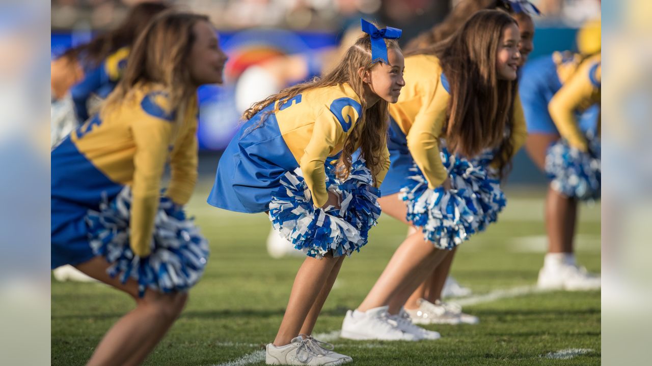 Rams Junior Cheerleaders halftime performance