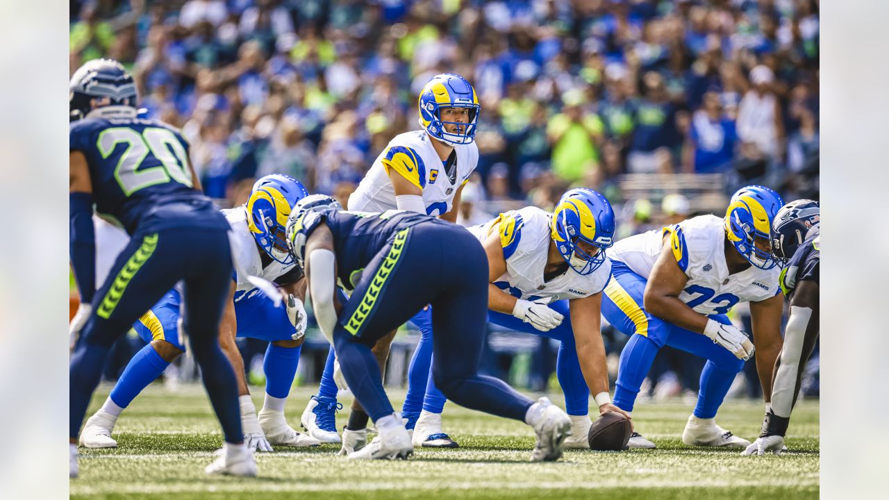 Seahawks lose home-opener to Rams, 30–13